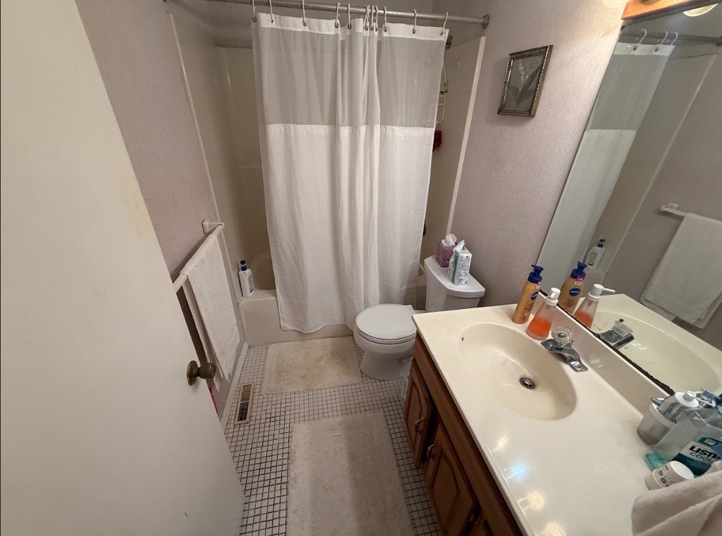 207 Edgebrook Dr 2-11