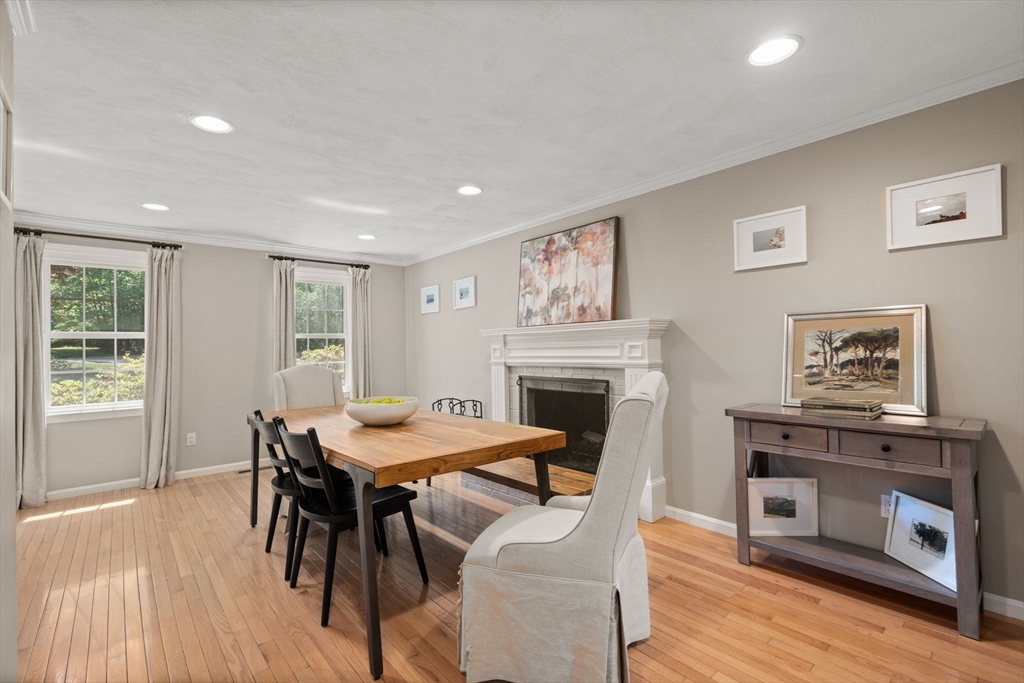 2 Garrison Ln