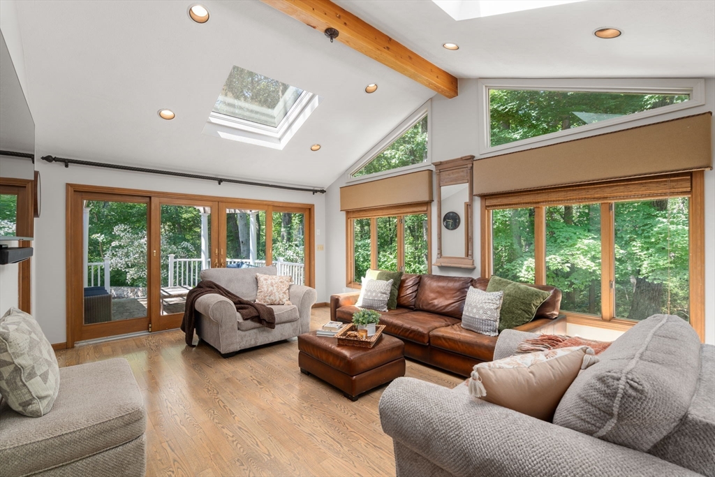 2 Garrison Ln