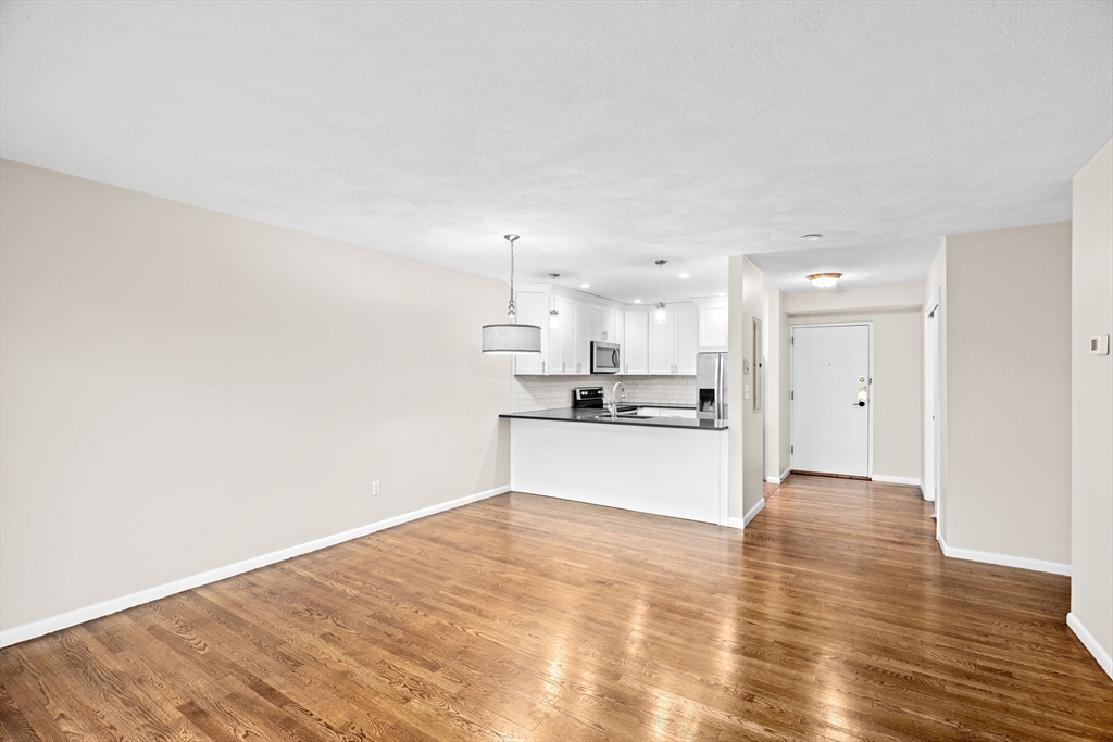 41 Centre 208