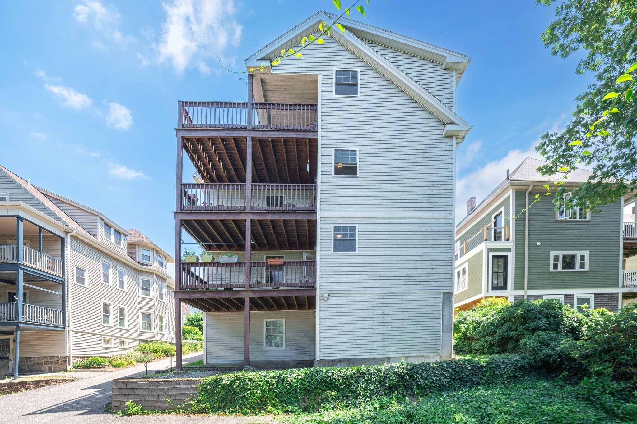 56 Wenham St 1