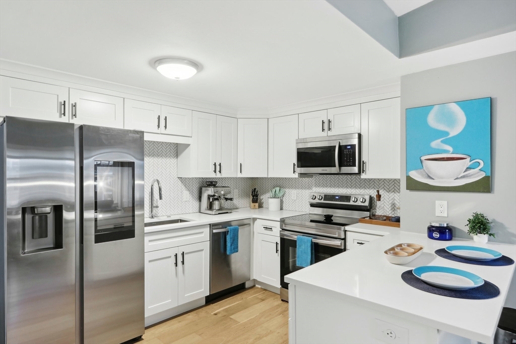 115 W 7th St 3