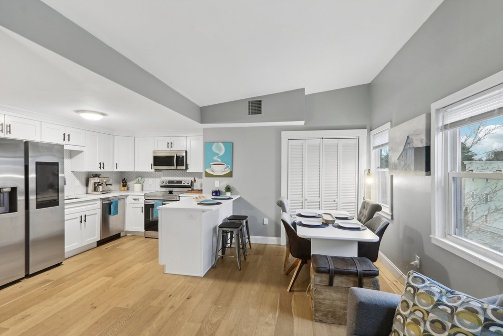 115 W 7th St 3
