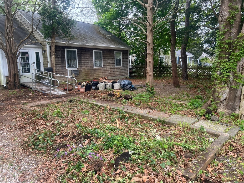 60 Baxter Avenue