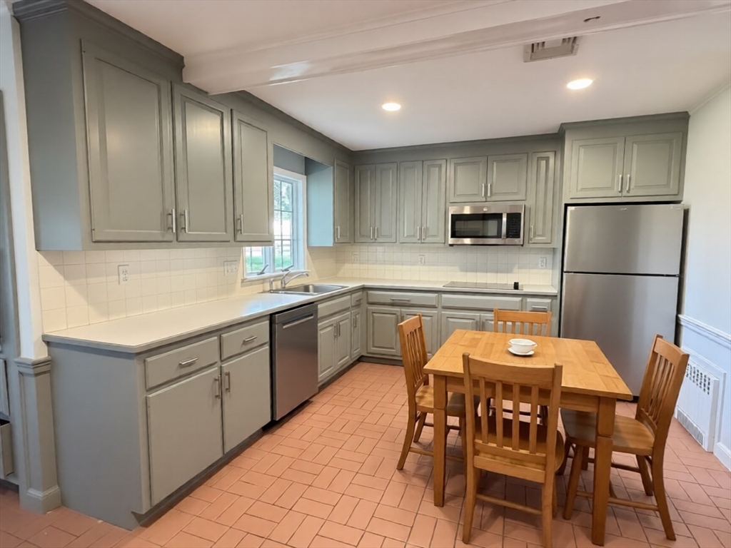 343 Bay Rd