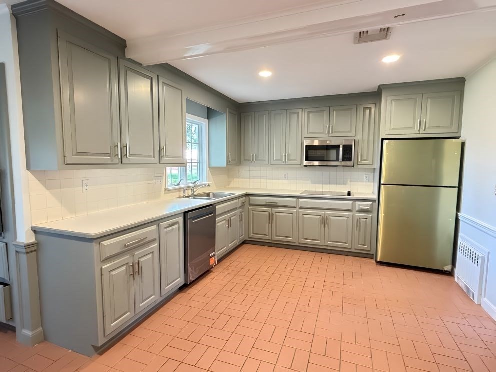 343 Bay Rd