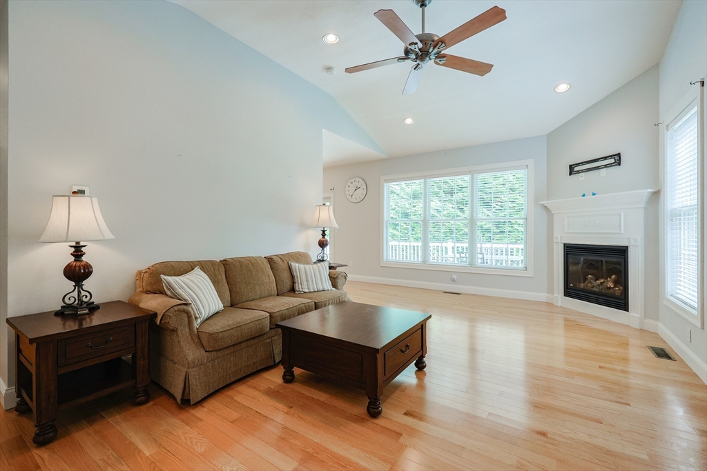 27 Windsor Dr 27