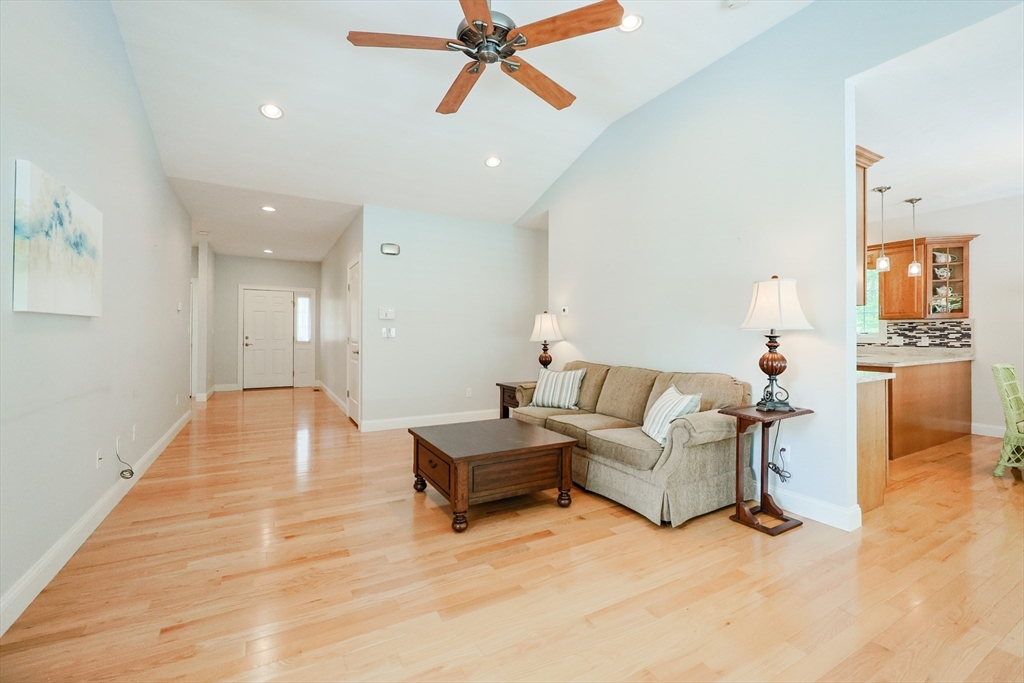 27 Windsor Dr 27