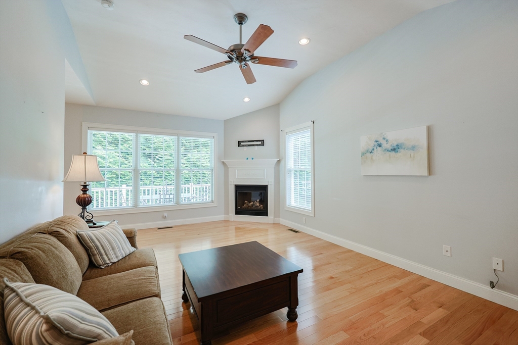 27 Windsor Dr 27