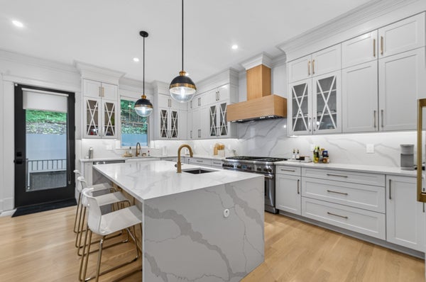 261 TAPPAN ST UNIT 1, BROOKLINE, MA 02445 - Image 6fb54980ee02be2b62c60d71d36c4f0d/1114101397