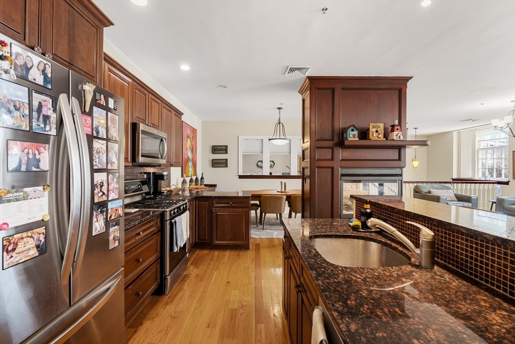 391 Walnut St 5