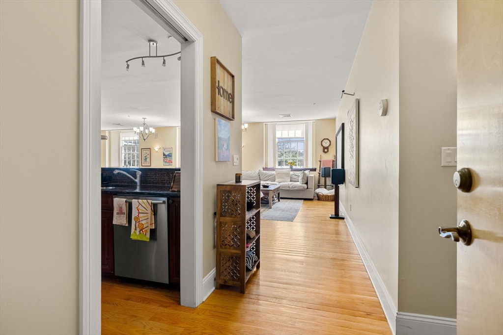 391 Walnut St 5