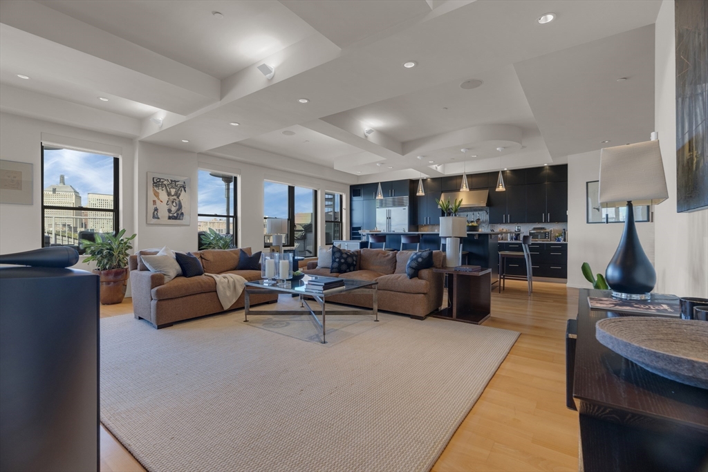 1166 Washington St 704-6