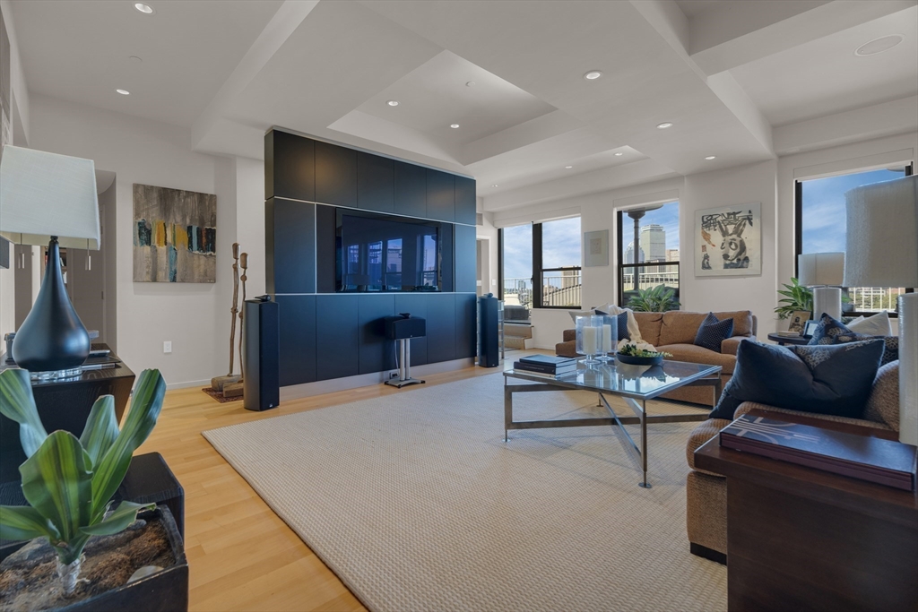 1166 Washington St 704-6