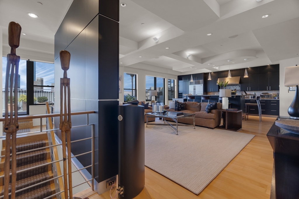 1166 Washington St 704-6