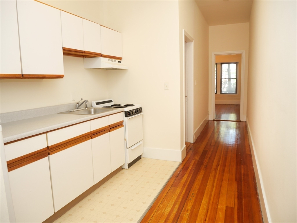 Click for 1382 Beacon St #4, Brookline, MA slideshow