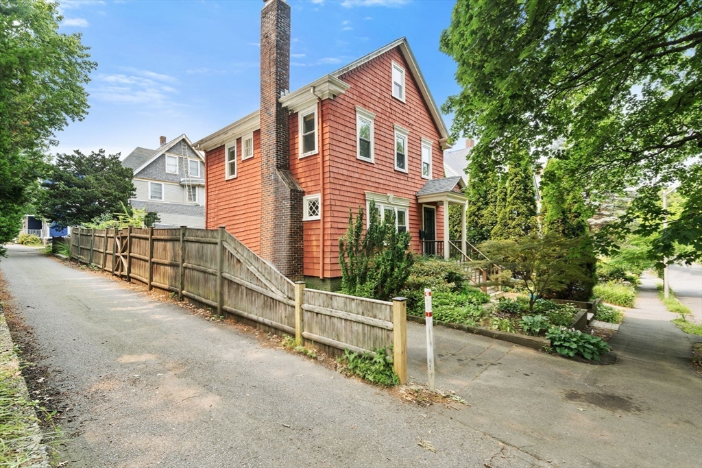 25 Maple Ave.