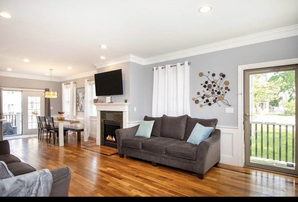857 Adams St 857