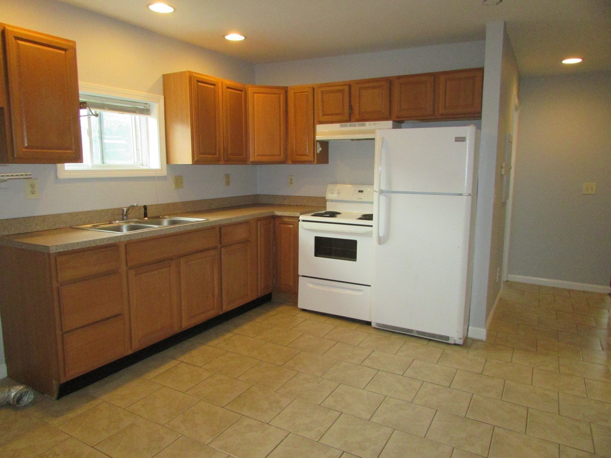 Click for 20 Meadow St #1, Taunton, MA slideshow