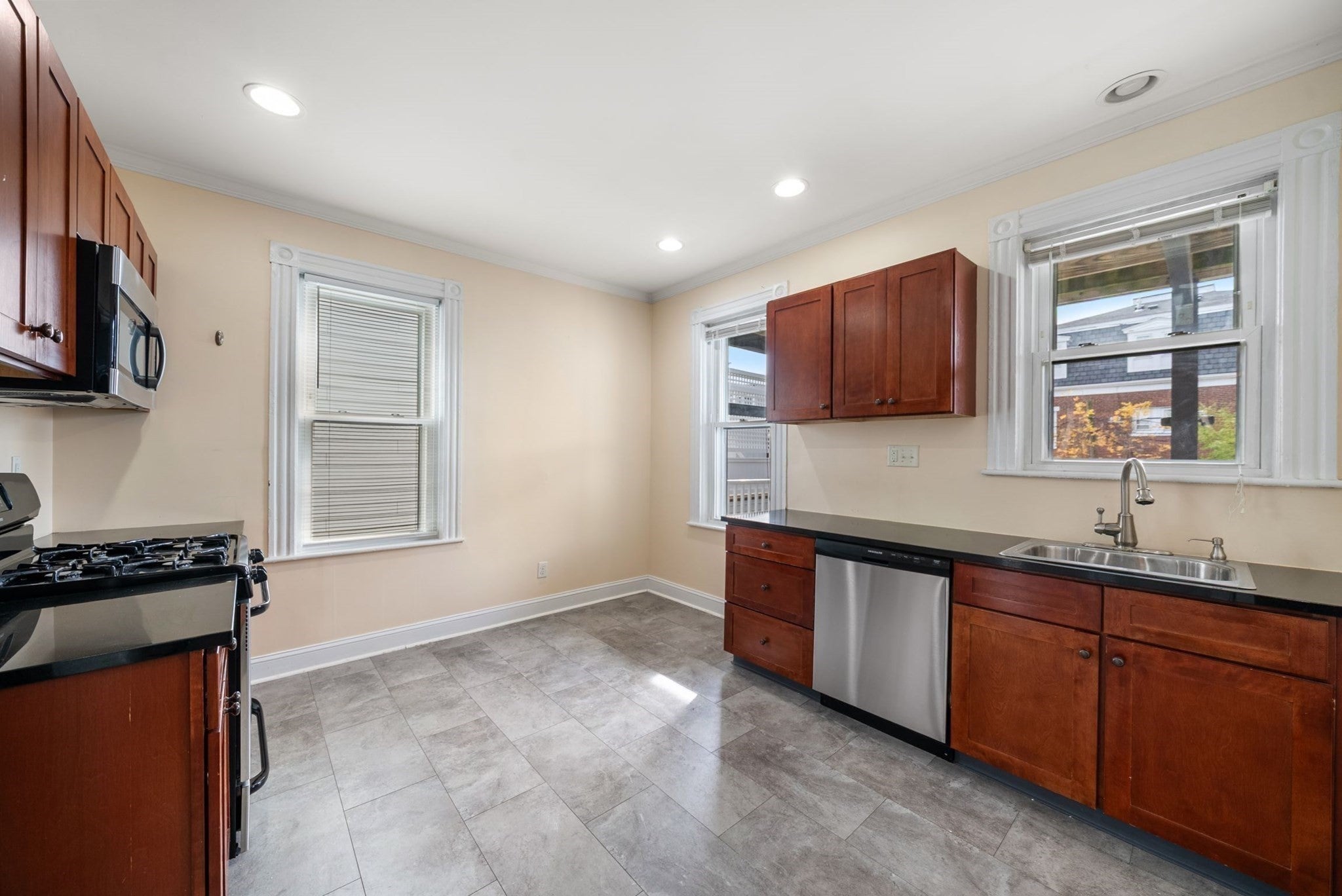 845 E 5th ST #1, Boston, MA Photo #3
