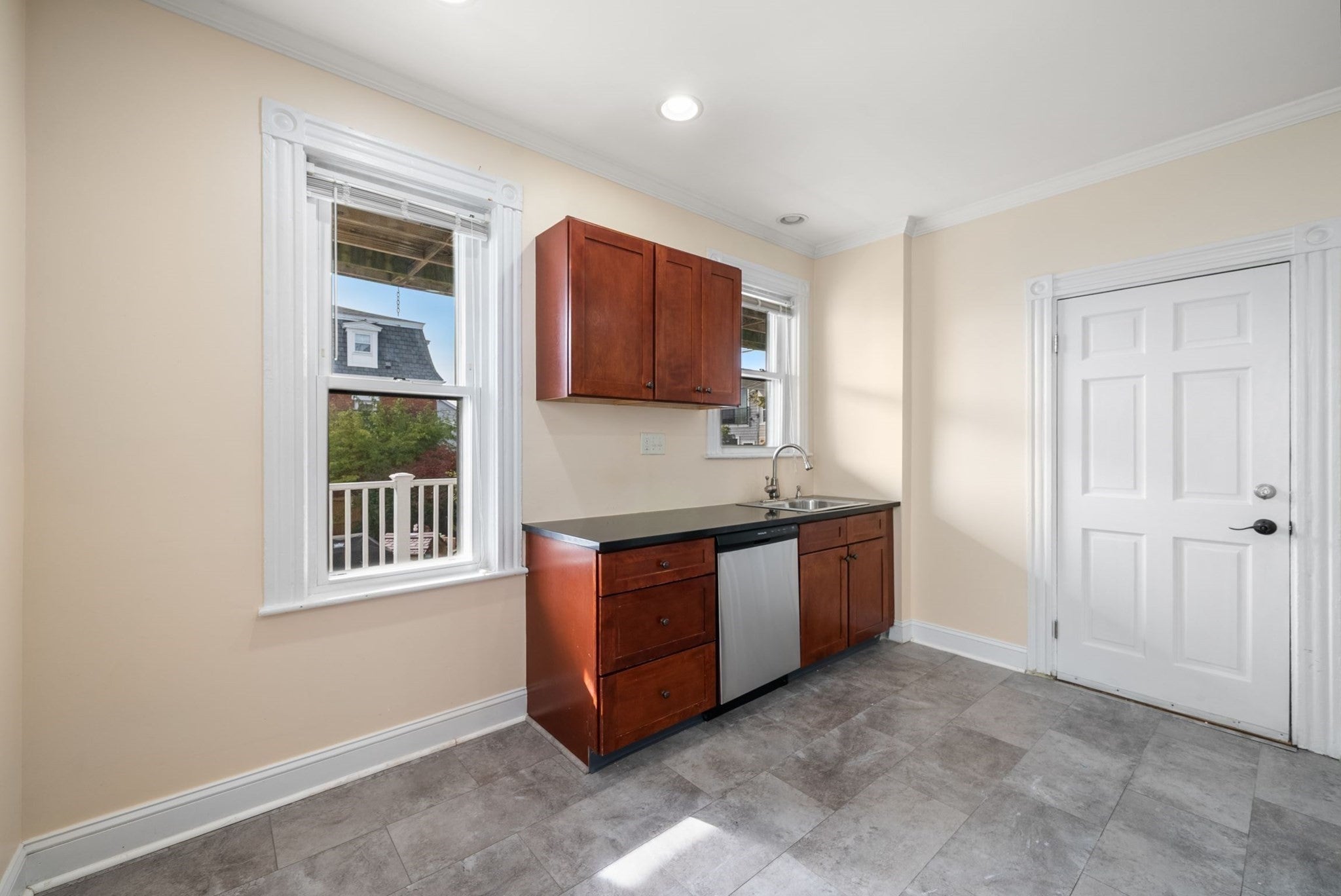 845 E 5th ST #1, Boston, MA Photo #4