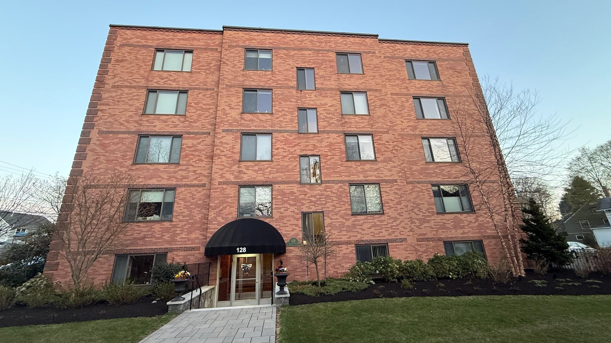 Photo of 128 Pleasant St, Arlington, MA