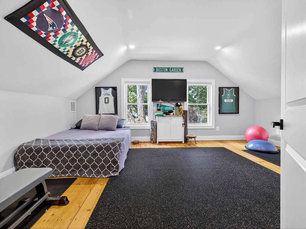 Framingham, Massachusetts 01702, United States, 3 Bedrooms Bedrooms, ,3 BathroomsBathrooms,Residential,Active,256226