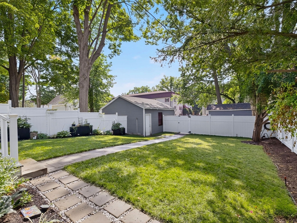 Framingham, Massachusetts 01702, United States, 3 Bedrooms Bedrooms, ,3 BathroomsBathrooms,Residential,Active,256226