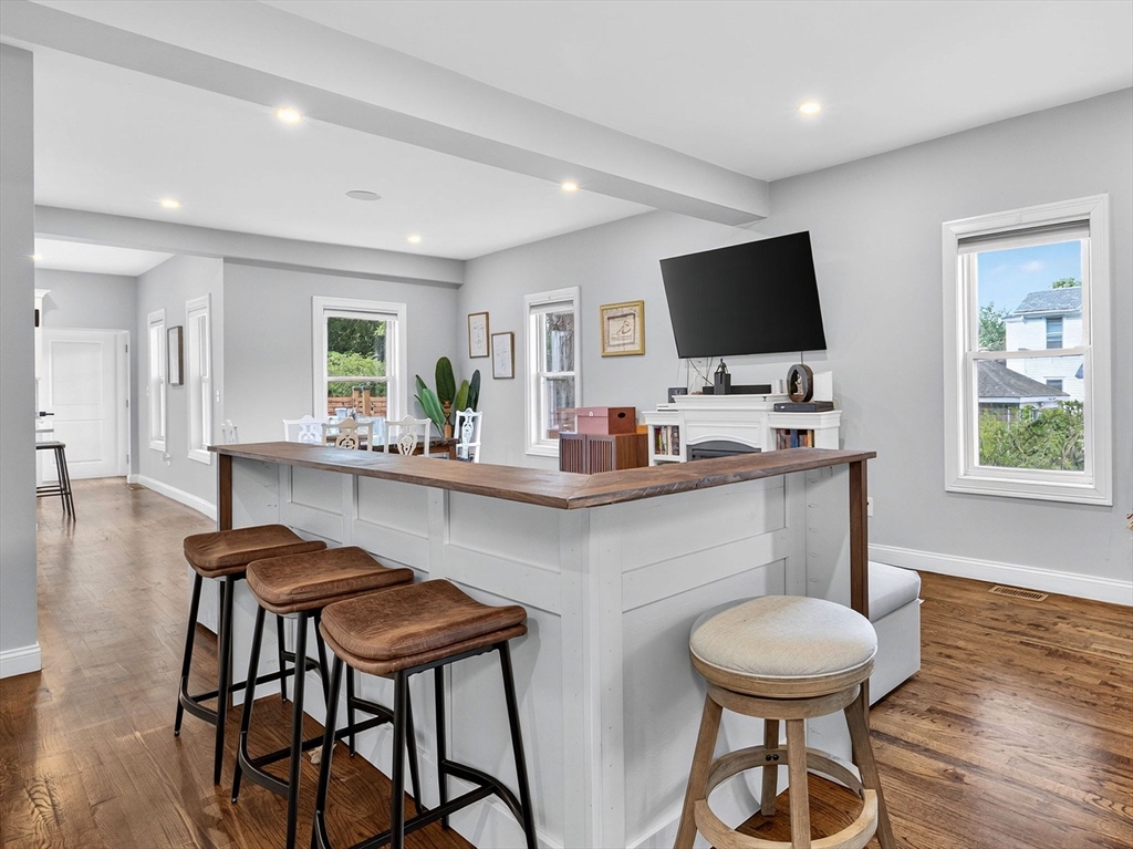 Framingham, Massachusetts 01702, United States, 3 Bedrooms Bedrooms, ,3 BathroomsBathrooms,Residential,Active,256226