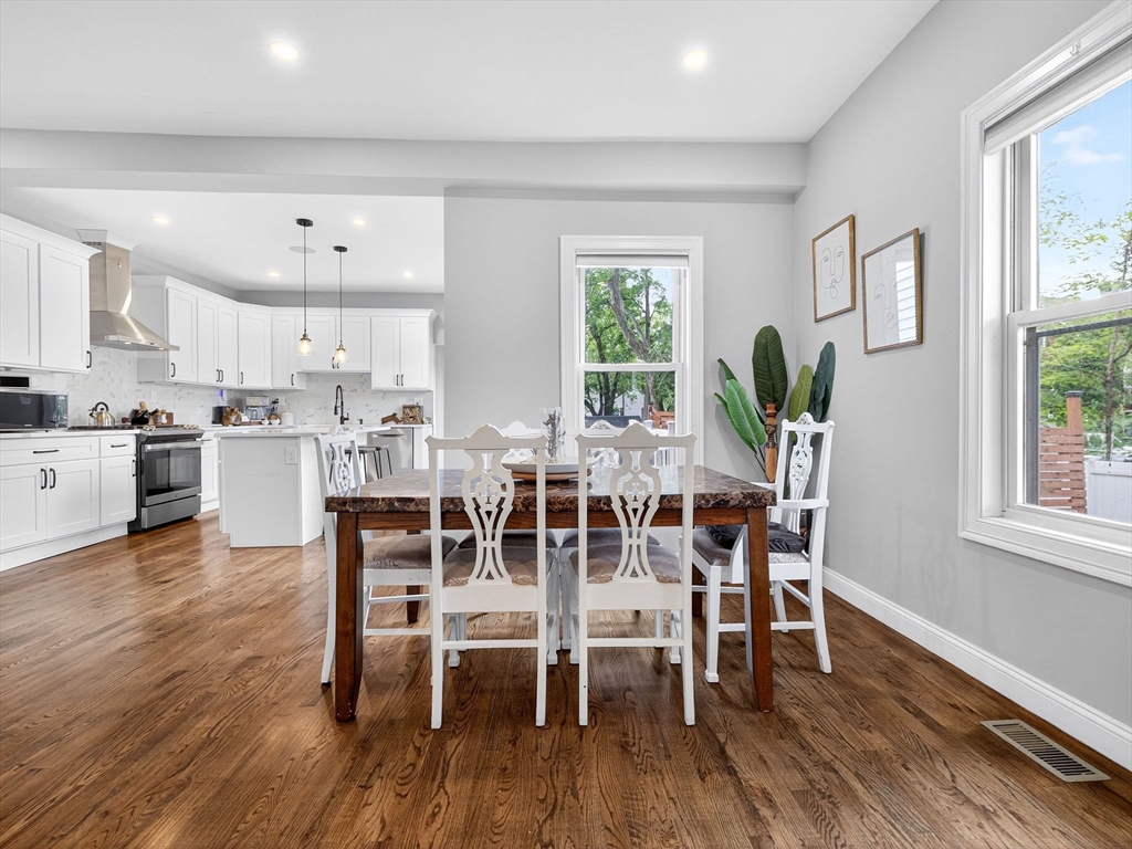 Framingham, Massachusetts 01702, United States, 3 Bedrooms Bedrooms, ,3 BathroomsBathrooms,Residential,Active,256226