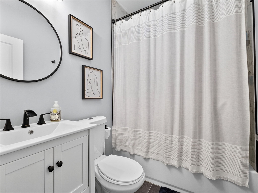 Framingham, Massachusetts 01702, United States, 3 Bedrooms Bedrooms, ,3 BathroomsBathrooms,Residential,Active,256226