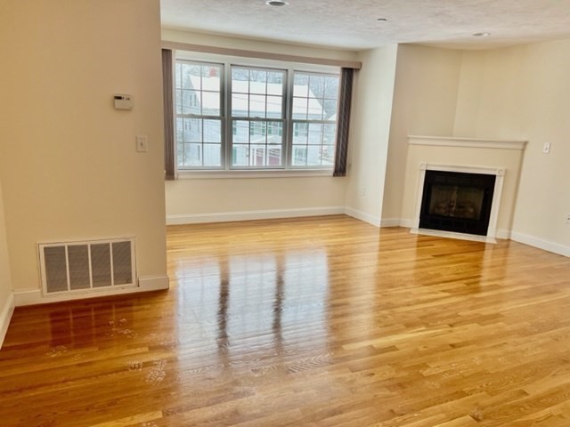 93 W Emerson 3