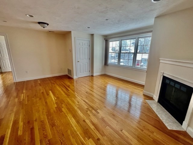93 W Emerson 3