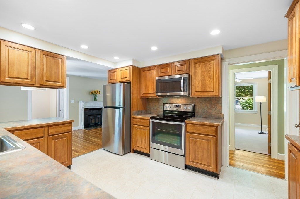 101 Topsfield Road, Wenham, MA Photo #12