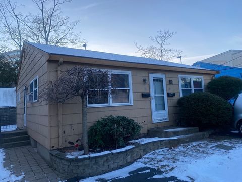 21 Highland Ter 21 Needham MA 02494