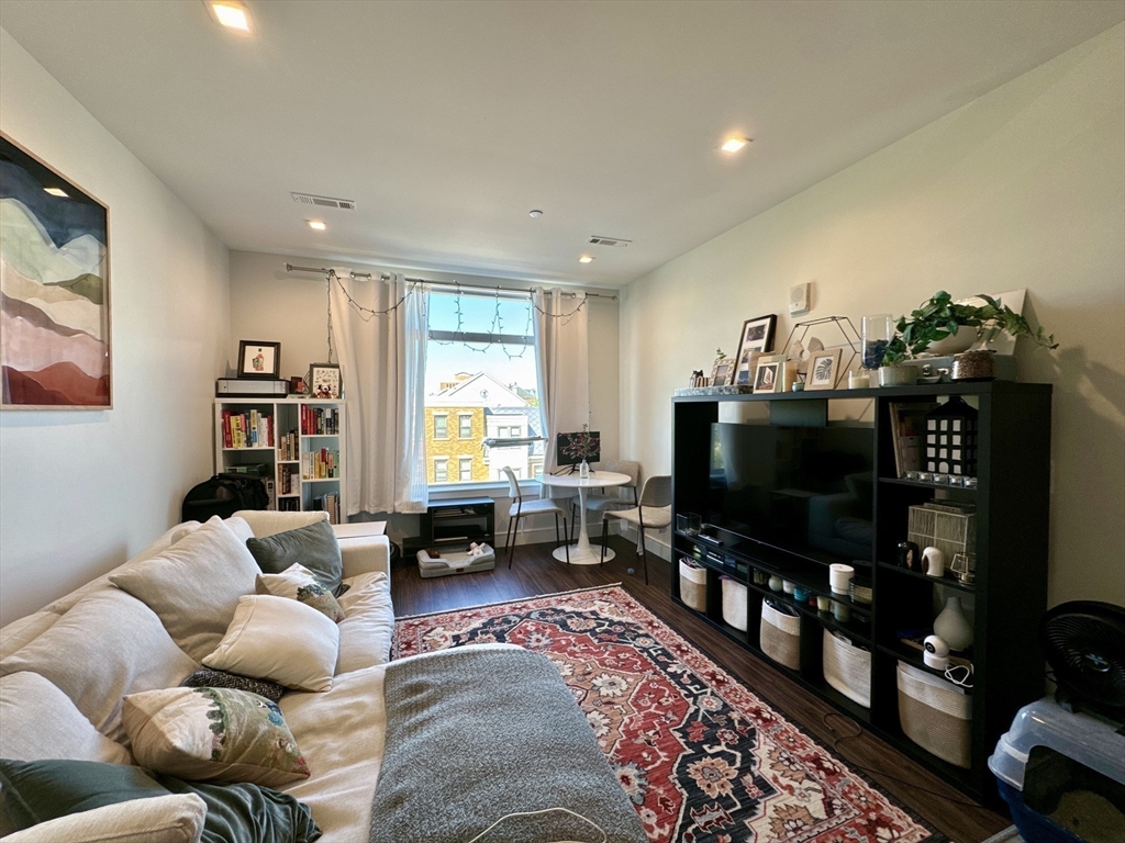 99 Sumner St 305