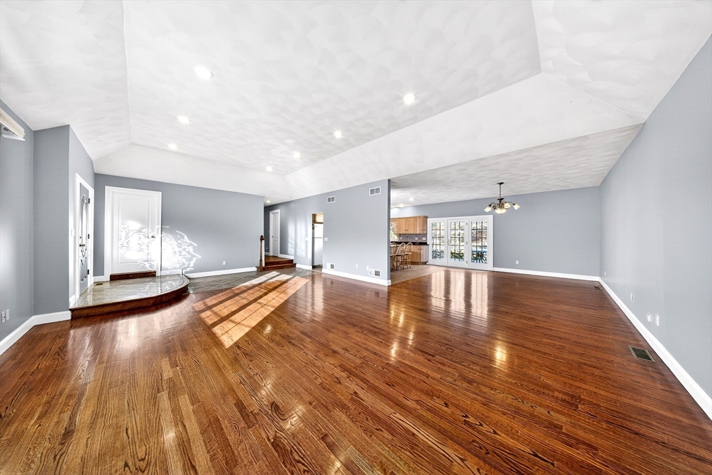 32 Madison Ct