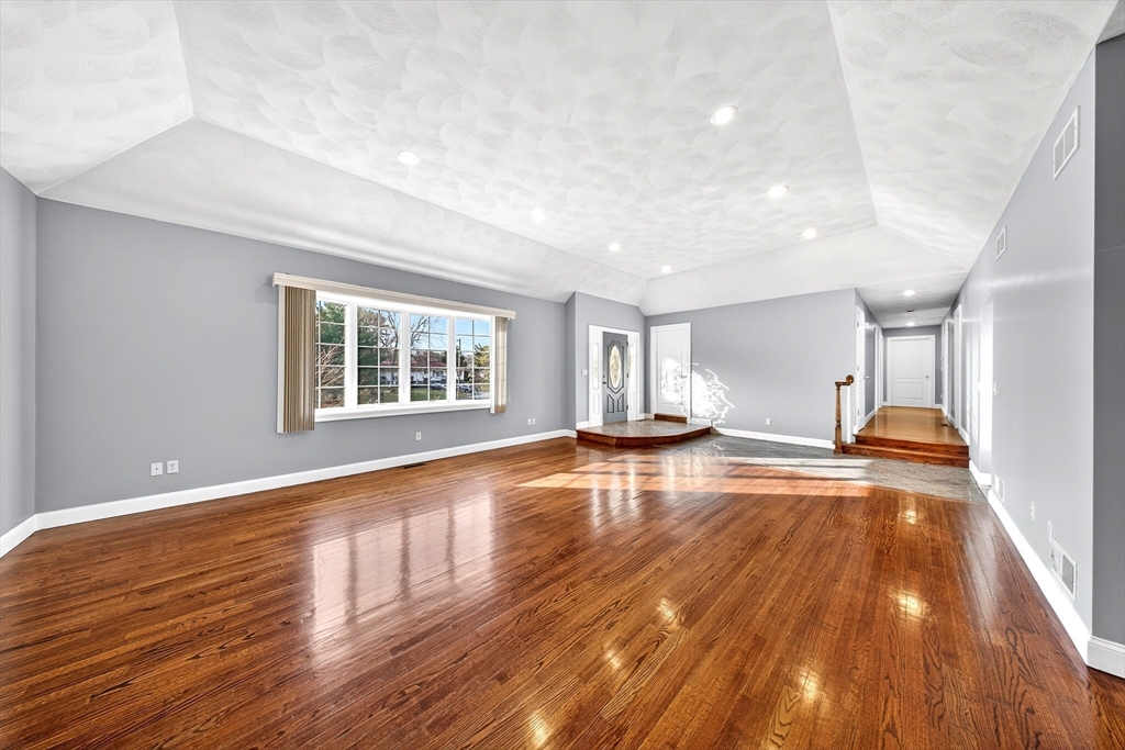 32 Madison Ct