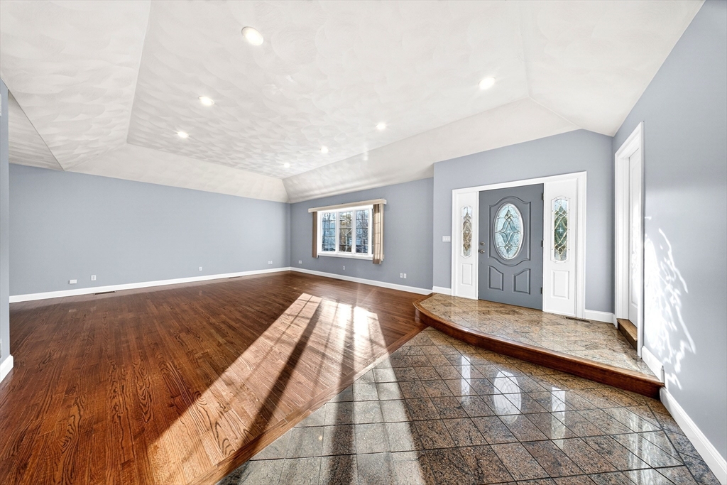 32 Madison Ct