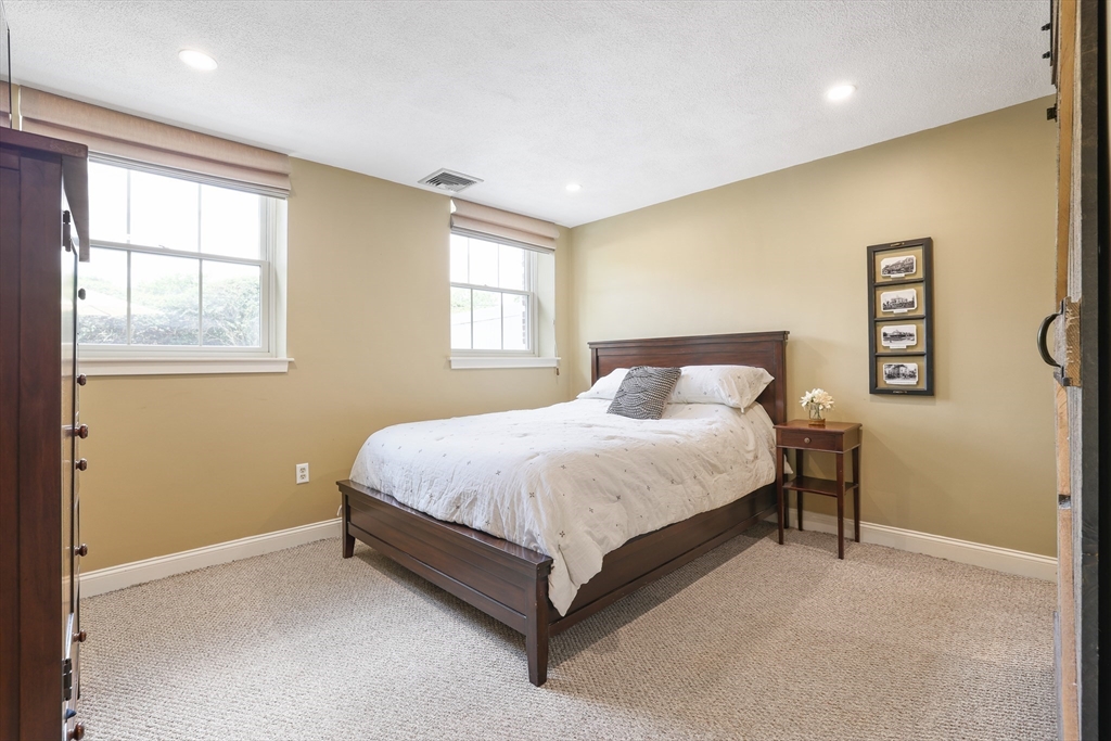 Needham, Massachusetts 02494, United States, 2 Bedrooms Bedrooms, ,2 BathroomsBathrooms,Residential,Active,177145