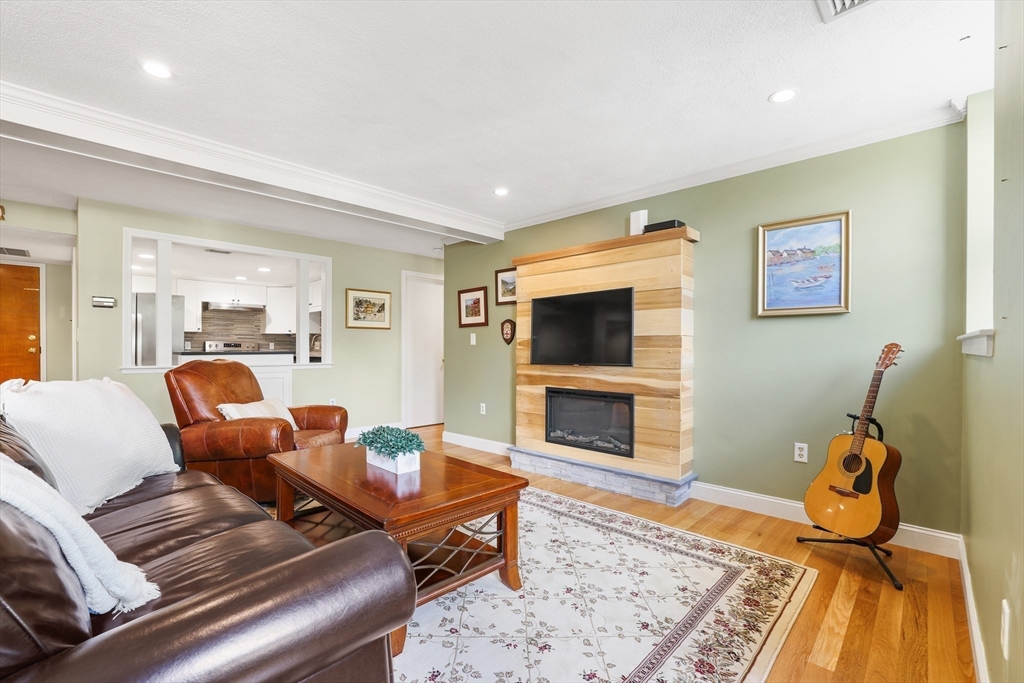 Needham, Massachusetts 02494, United States, 2 Bedrooms Bedrooms, ,2 BathroomsBathrooms,Residential,Active,177145