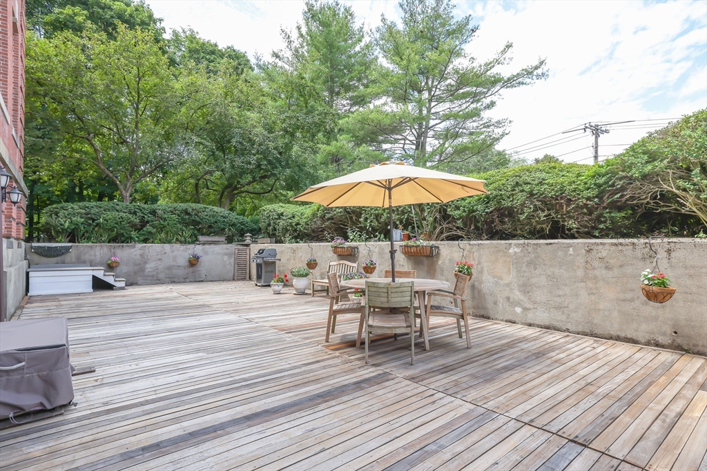 Needham, Massachusetts 02494, United States, 2 Bedrooms Bedrooms, ,2 BathroomsBathrooms,Residential,Active,177145