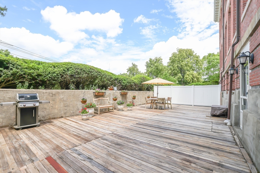 Needham, Massachusetts 02494, United States, 2 Bedrooms Bedrooms, ,2 BathroomsBathrooms,Residential,Active,177145