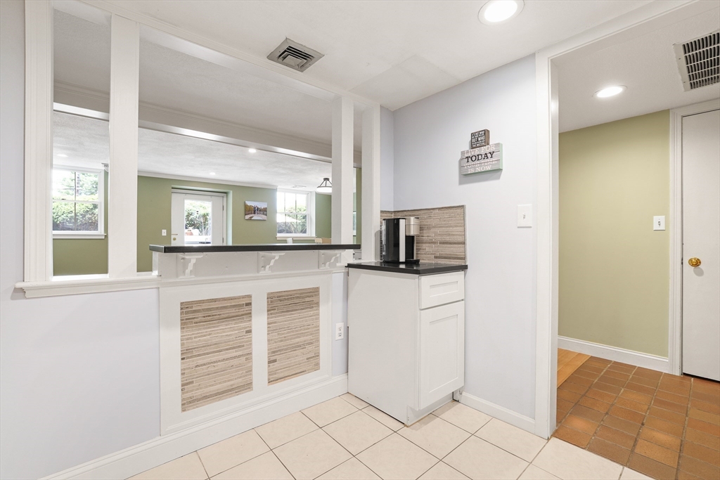 Needham, Massachusetts 02494, United States, 2 Bedrooms Bedrooms, ,2 BathroomsBathrooms,Residential,Active,177145