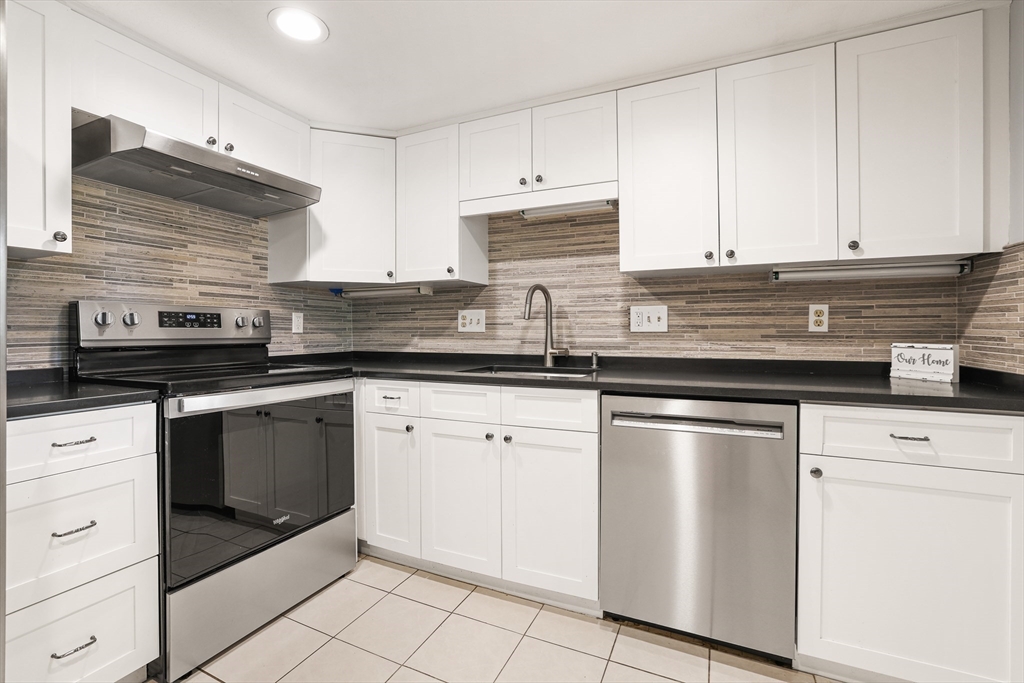 Needham, Massachusetts 02494, United States, 2 Bedrooms Bedrooms, ,2 BathroomsBathrooms,Residential,Active,177145