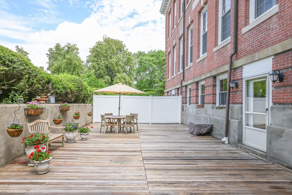 Needham, Massachusetts 02494, United States, 2 Bedrooms Bedrooms, ,2 BathroomsBathrooms,Residential,Active,177145