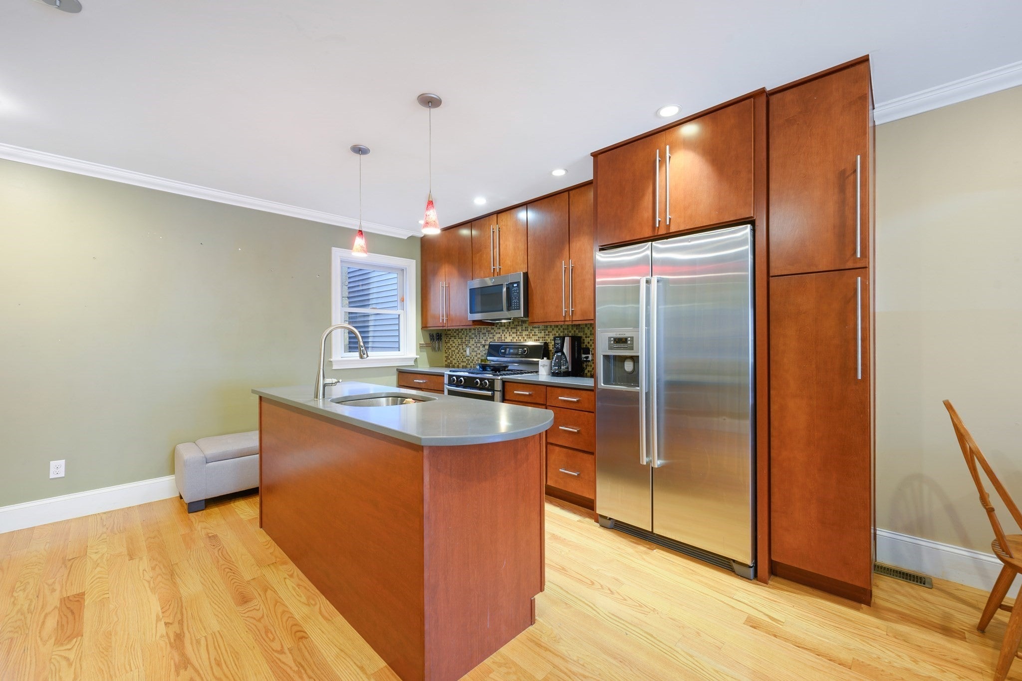 208-210 W 7th St 1