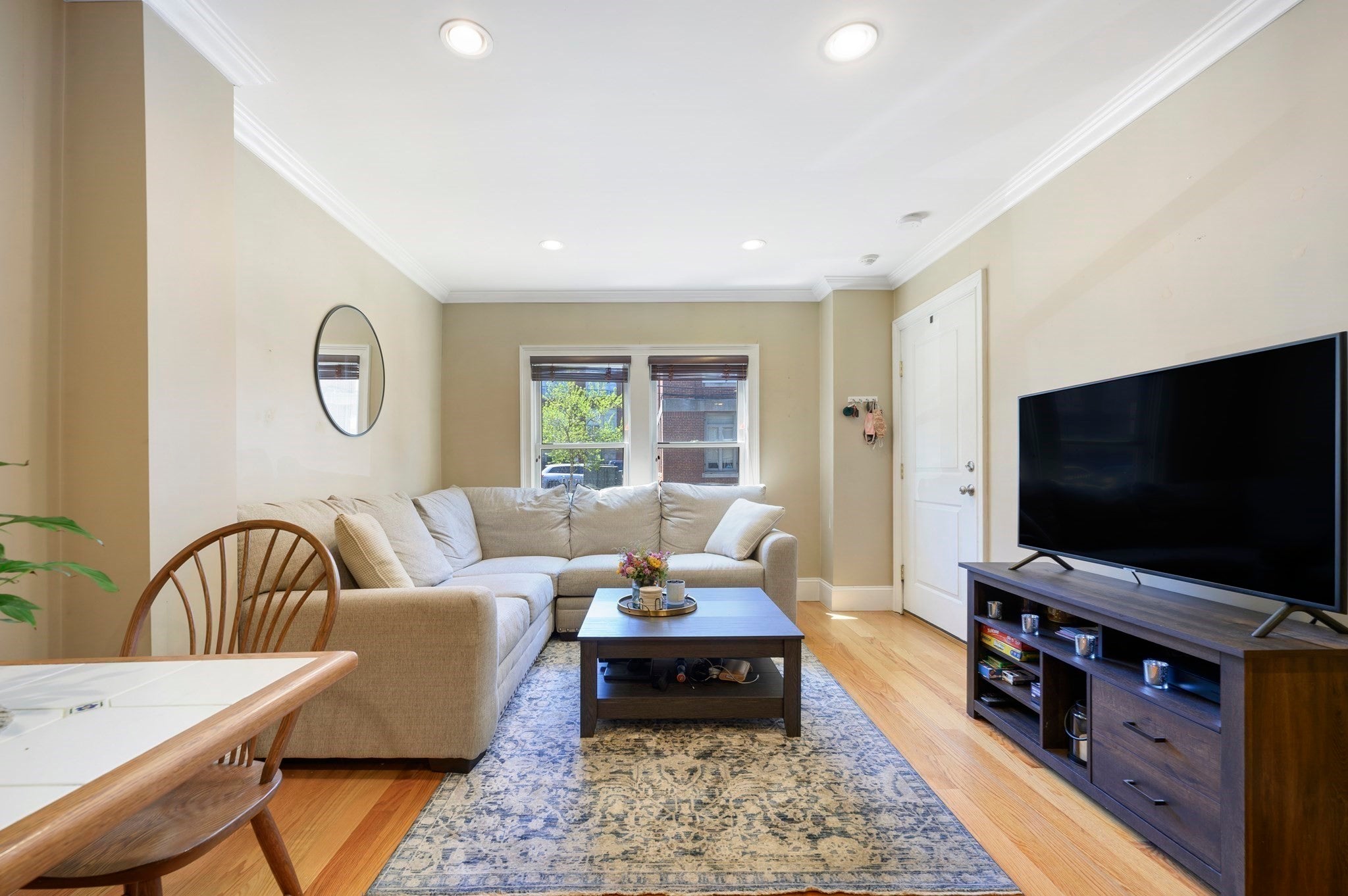 208-210 W 7th St 1