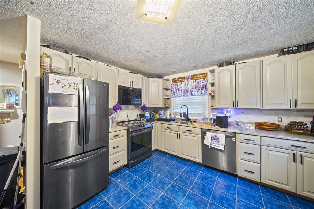 24 Constitution Rd