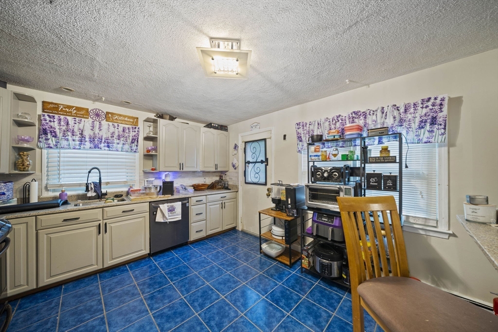 24 Constitution Rd